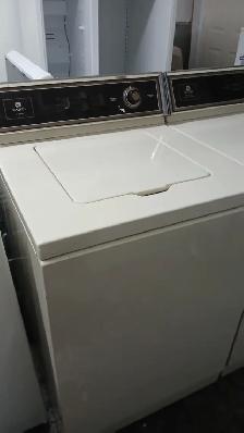 Ensemble laveuse et sécheuse modèle solide et durable/Service de