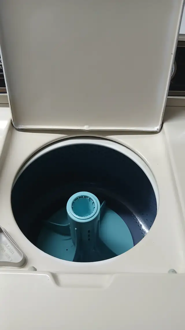 Ensemble laveuse et sécheuse modèle solide et durable/Service de - Photo 2