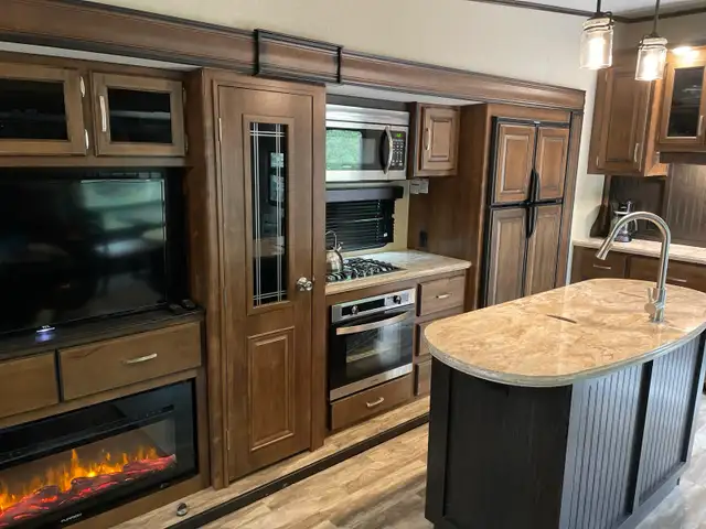 2018 Grand Design Reflection 36 ft. 5th Wheel - Photo 4