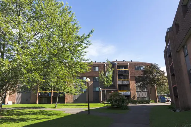 4 1/2 Charny Tout inclus Piscine septembre - Photo 3