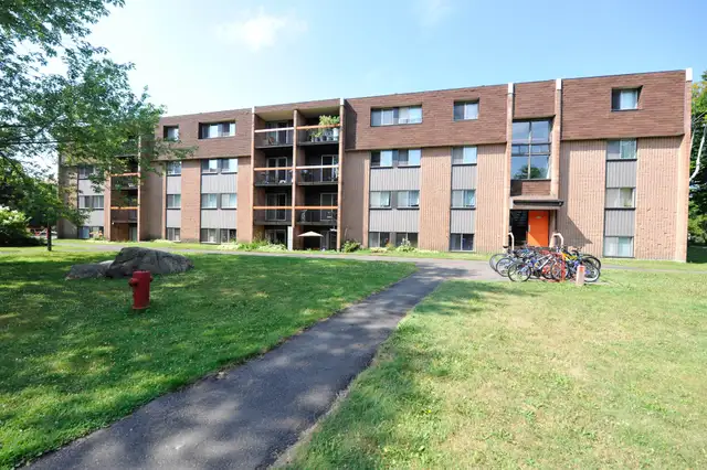 4 1/2 Charny Tout inclus Piscine septembre - Photo 8