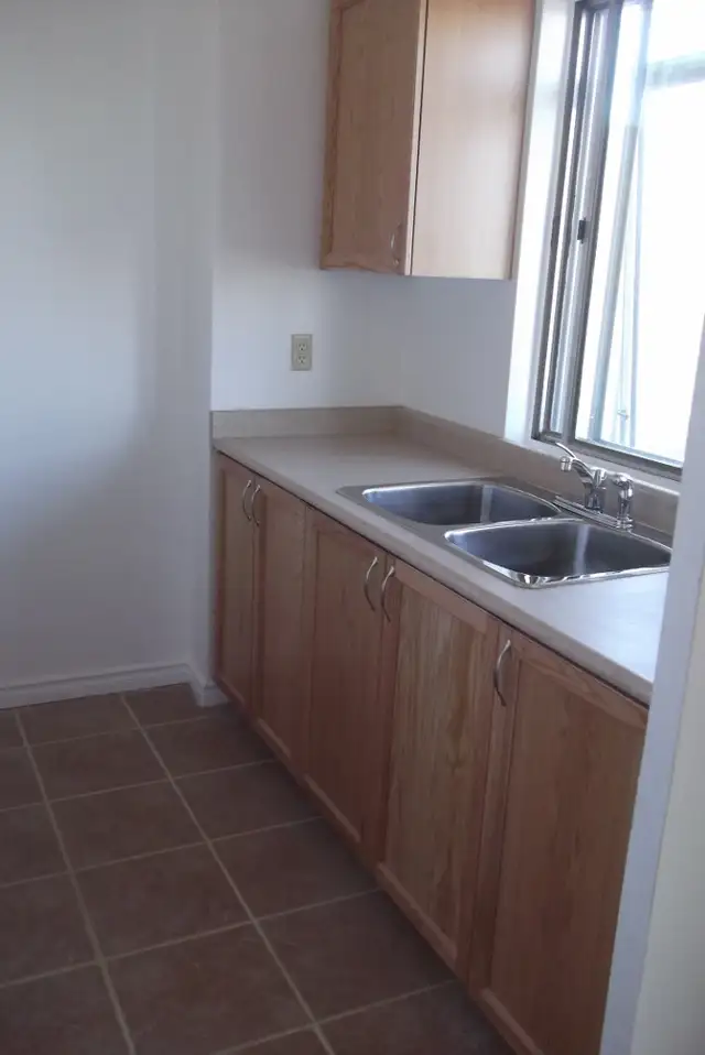 1 BEDROOM APARTMENT IN PORT HOPE (UTILITIES INCLUDED) - Photo 3