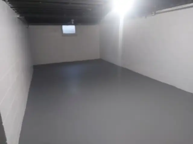 BEAUTIFUL 4 BEDROOM TOWNHOUSE with 1 MONTH FREE RENT - Photo 7