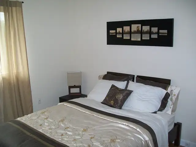 BEAUTIFUL 3 BEDROOM TOWNHOUSE with 1 MONTH FREE RENT - Photo 2