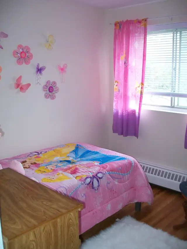 BEAUTIFUL 3 BEDROOM TOWNHOUSE with 1 MONTH FREE RENT - Photo 4