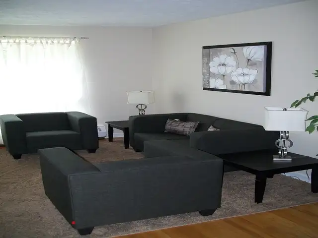 BEAUTIFUL 3 BEDROOM TOWNHOUSE with 1 MONTH FREE RENT - Photo 6