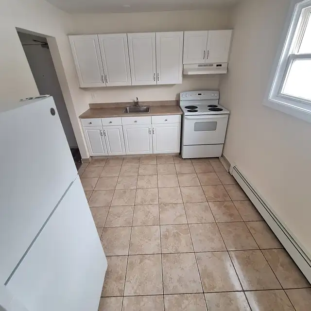 Modern 1BR - Unit 222 - Aug 1st - Heat/Wat/Pkg Included! - Photo 3