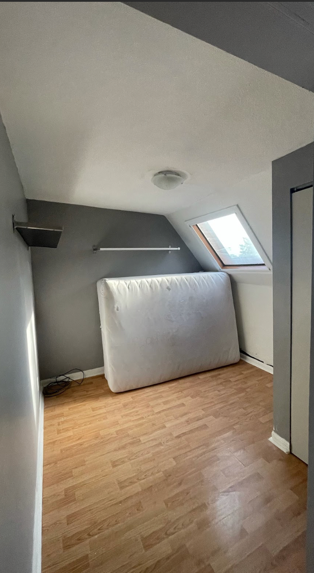 Bachelor Available on 3rd Floor - Lakeshore & Islington - Photo 2