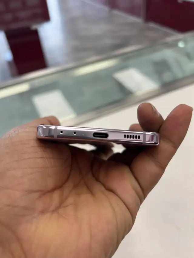 Samsung ZFlip 5–256GB–Unlocked–Pre Owned–1 Year Warranty - Photo 4