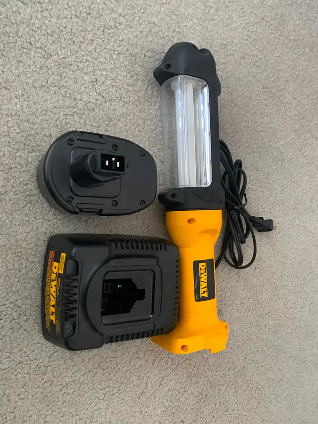 DeWalt 14.4v Work Light - Photo 3