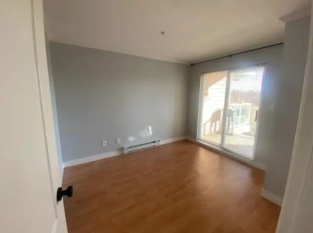 Richmond Waterside updated one bedroom condo near YVR for rent! - Photo 4