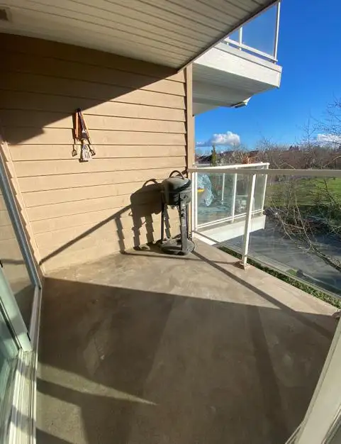 Richmond Waterside updated one bedroom condo near YVR for rent! - Photo 8