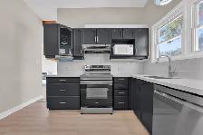 All-Inclusive 5–6BR Student House | Unlimited Internet!! - Photo 3