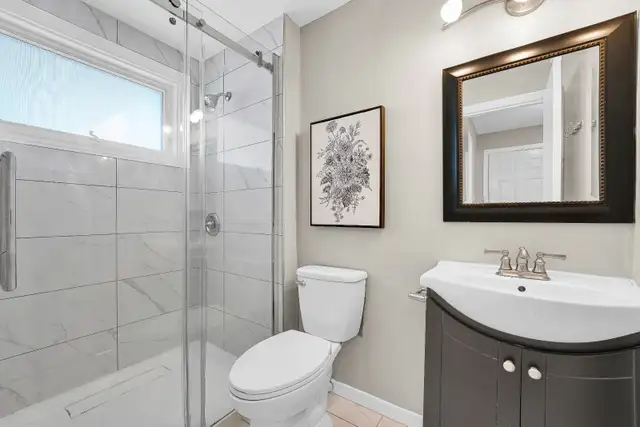 All-Inclusive 5–6BR Student House | Unlimited Internet!! - Photo 8