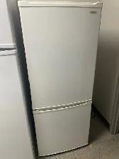 Réfrigérateur blanc 24'' congélateur au bas Danby