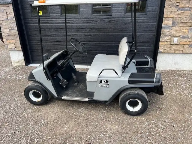 EZGO Electric Golf cart - Photo 2