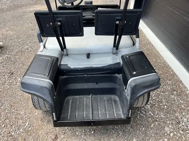 EZGO Electric Golf cart - Photo 4