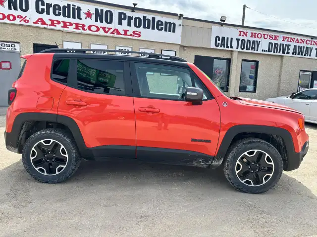 2015 Jeep Renegade 4WD 4dr Trailhawk - Photo 2