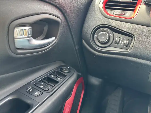 2015 Jeep Renegade 4WD 4dr Trailhawk - Photo 7