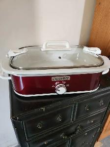 XL CROCKPOT WITH LOCKS