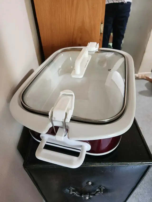 XL CROCKPOT WITH LOCKS - Photo 2