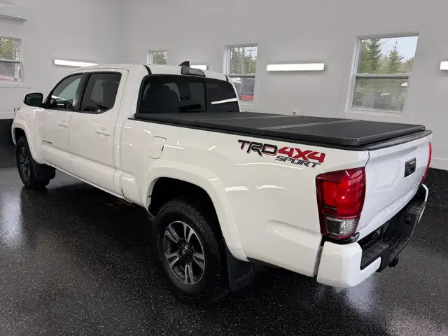 2017 Toyota Tacoma TRD Sport 4X4 - Photo 2