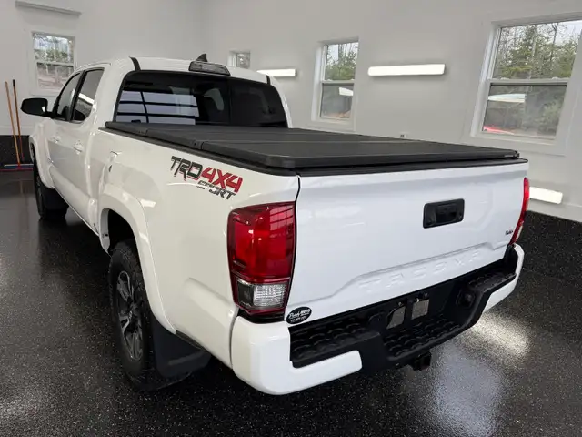 2017 Toyota Tacoma TRD Sport 4X4 - Photo 3