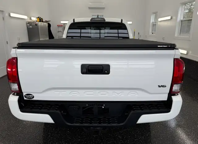 2017 Toyota Tacoma TRD Sport 4X4 - Photo 4