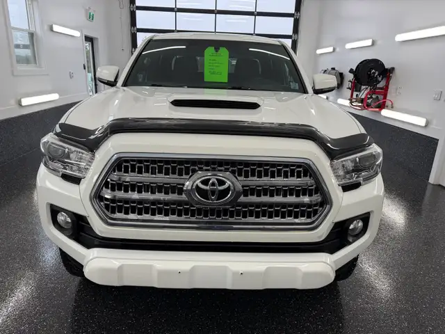 2017 Toyota Tacoma TRD Sport 4X4 - Photo 8