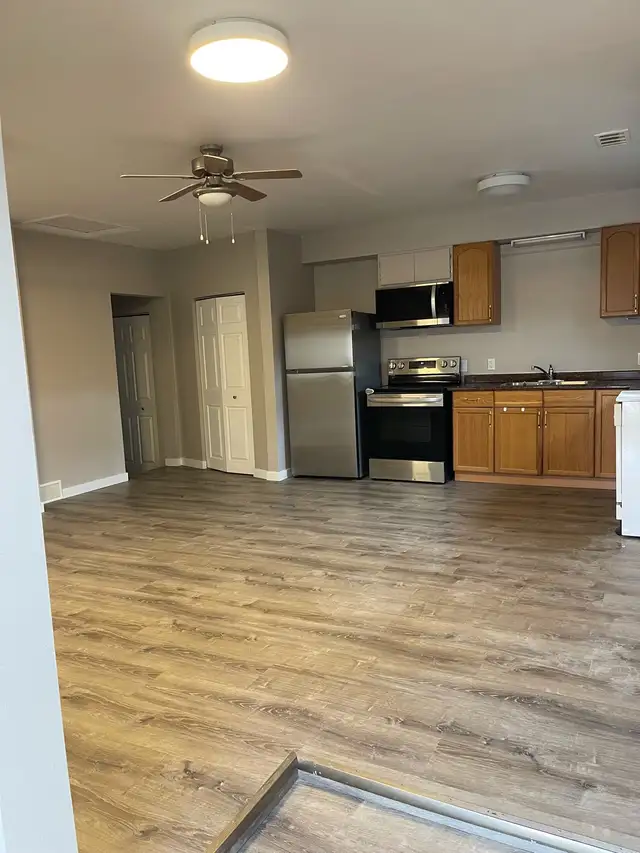 2 Bedroom – Two-Level Unit in Quiet Five-Plex | Cambridge - Photo 2