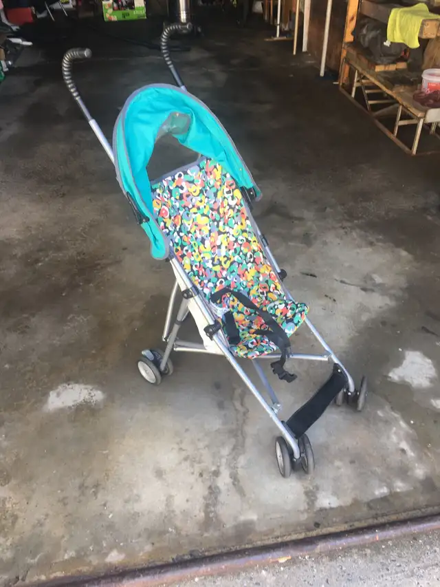 petite poussette avec toit