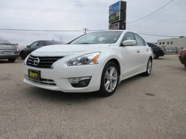 2014 Nissan Altima 2.5 Sunroof Heated Seats FWD