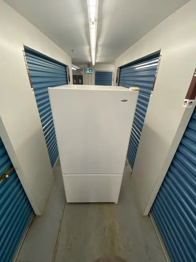 WHITE BOTTOM FREEZER USED - Photo 2