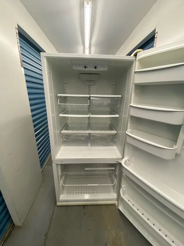 WHITE BOTTOM FREEZER USED - Photo 8
