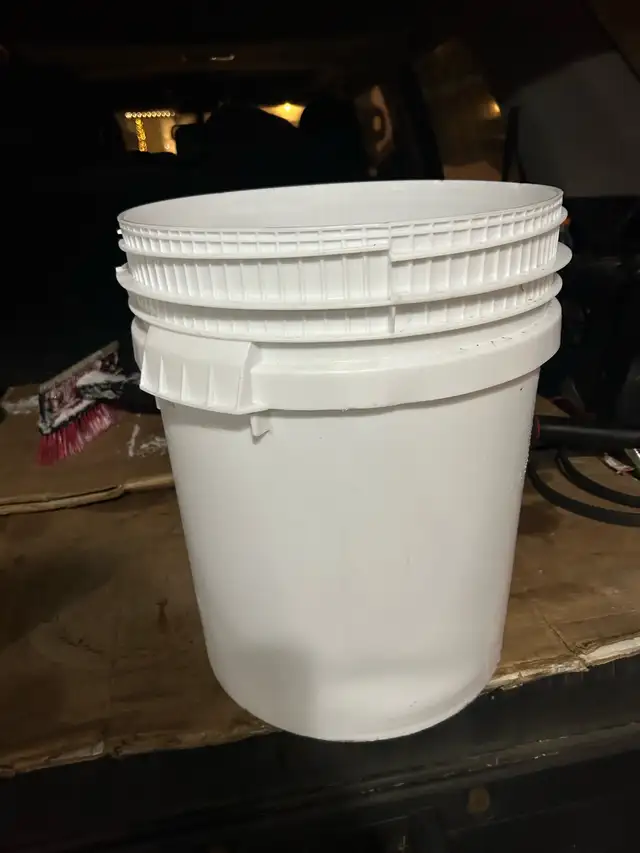 $5 Heavy Duty 6.5 Gallon Buckets (25L Pails) with Lids