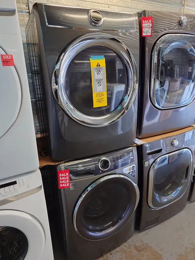 Electrolux '27' Titanium Front Load Washer / Dryer Set on Sale‼️ - Photo 3