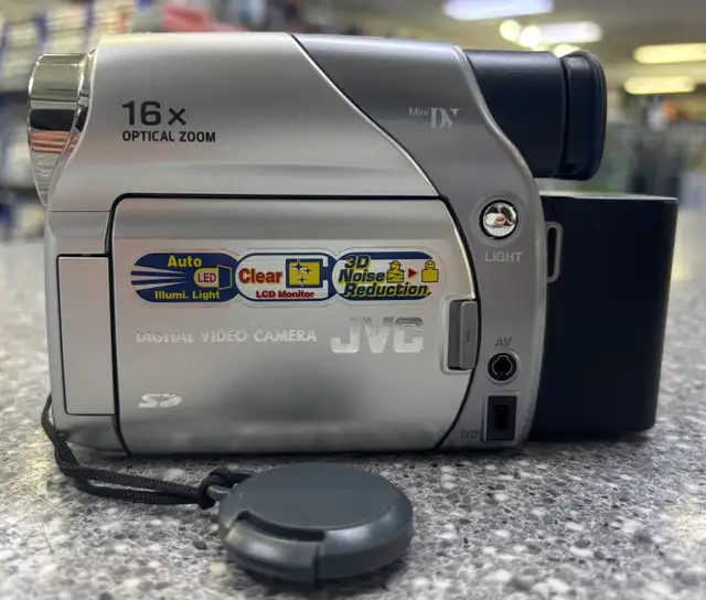 JVC GR-D74U Digital Video Camcorder - Photo 2
