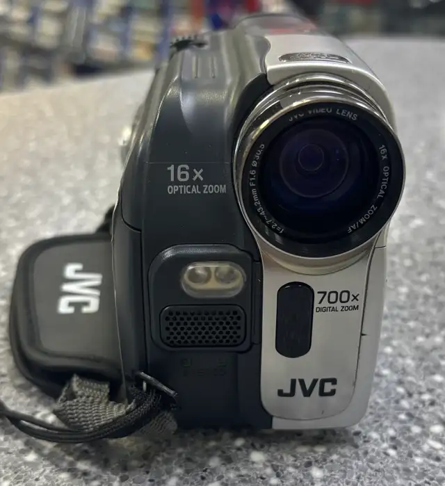 JVC GR-D74U Digital Video Camcorder - Photo 5