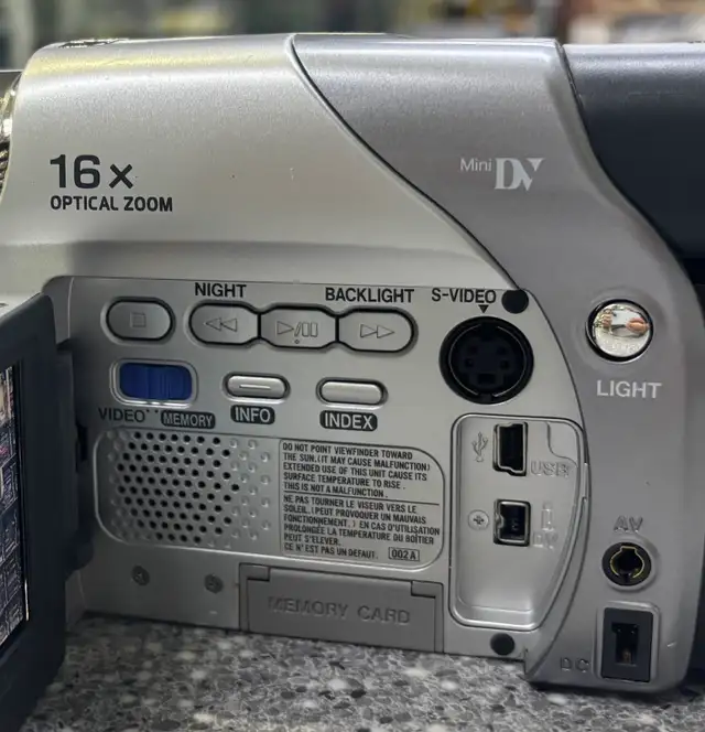 JVC GR-D74U Digital Video Camcorder - Photo 7