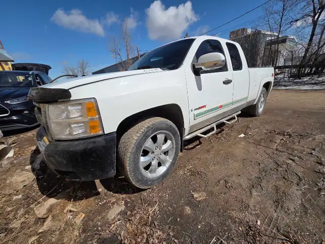 Chevrolet Silverado 1500 LT - Photo 2