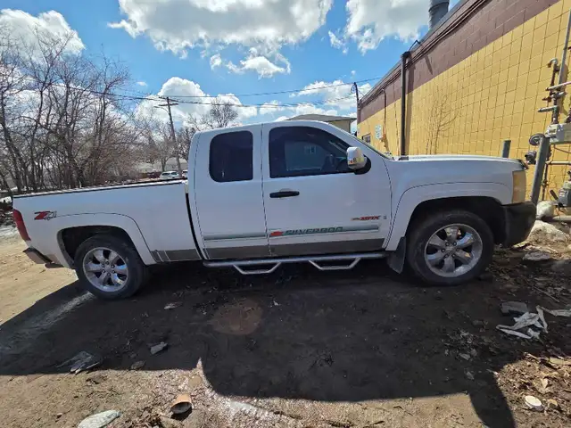 Chevrolet Silverado 1500 LT - Photo 3