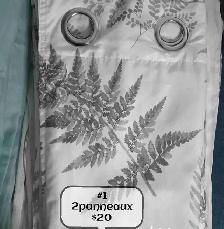 Rideaux à oeillets métalliques disponible