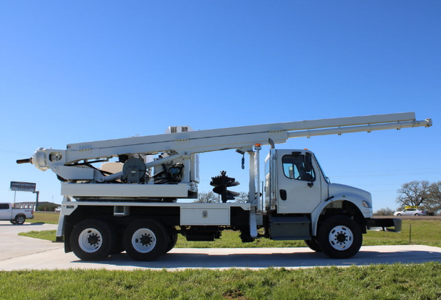 2019 Freightliner M2 Altec HD35A-30 Digger Derrick - Photo 2
