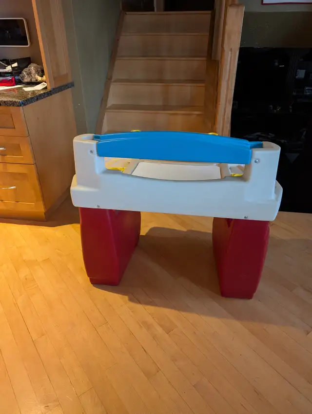 Step2 Studio Art & Drawing Desk - Photo 4