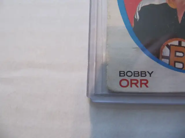 Bobby Orr Boston Bruins Defense OPC #100 Trading Card Circa 1971 - Photo 4