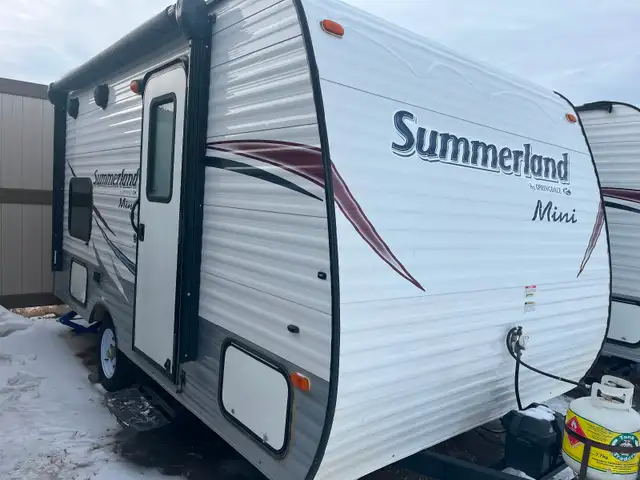 2015 Summerland Mini W/bunks only 2790Lbs!