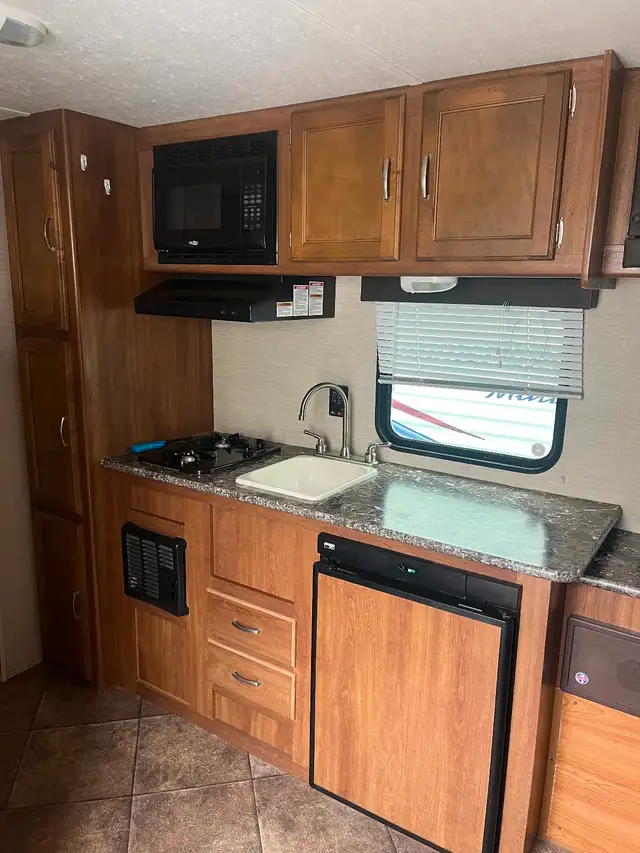 2015 Summerland Mini W/bunks only 2790Lbs! - Photo 3