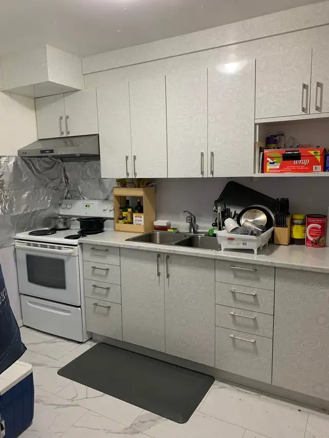 There is a master bedroom with walk-in closet available starting - Photo 4