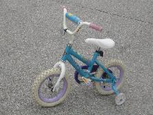 OUTGROWN GIRL'S 12' HUFFY SEASTAR WITH TRAINING WHEELS BIKE!