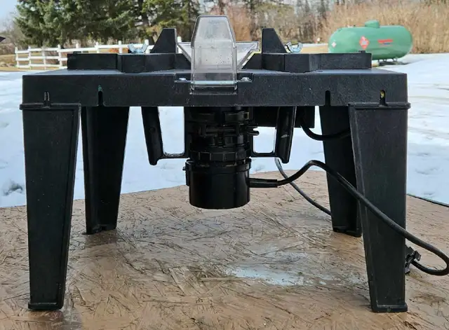 Router and Table - Photo 4